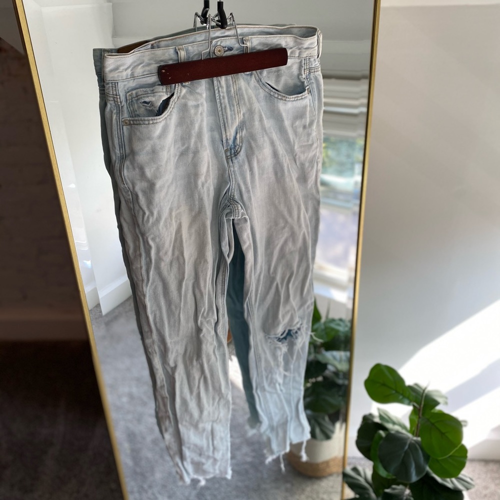 Light wash mom jeans